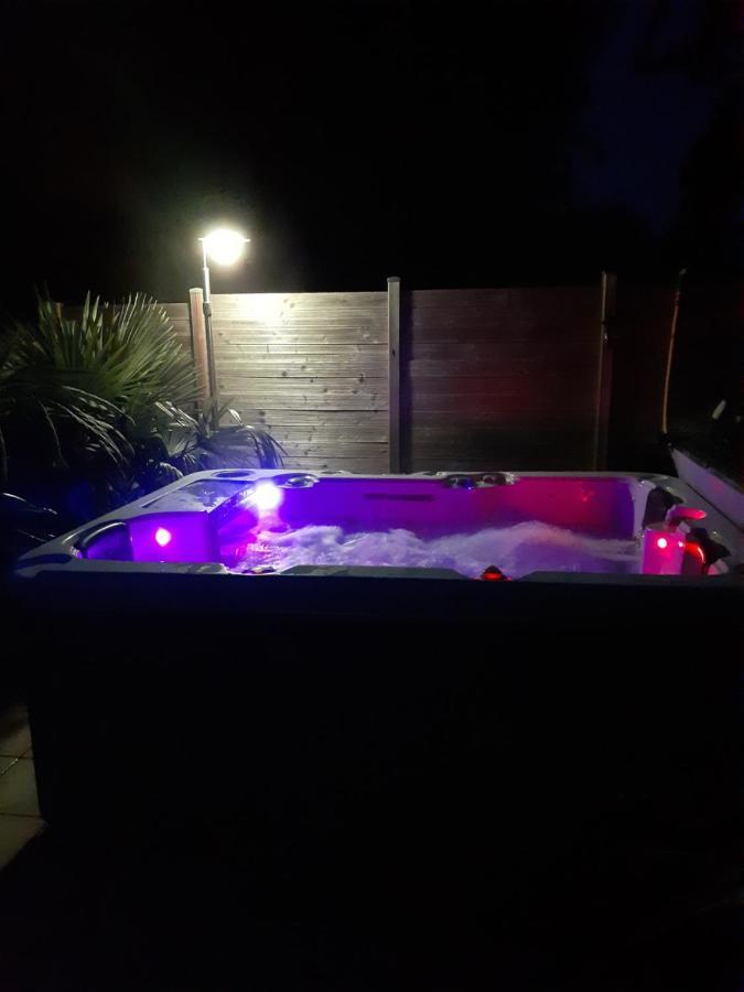 Bed and Breakfast Chambre Au Nuit Etoile Et Jacuzzi Prive Pleuven Экстерьер фото